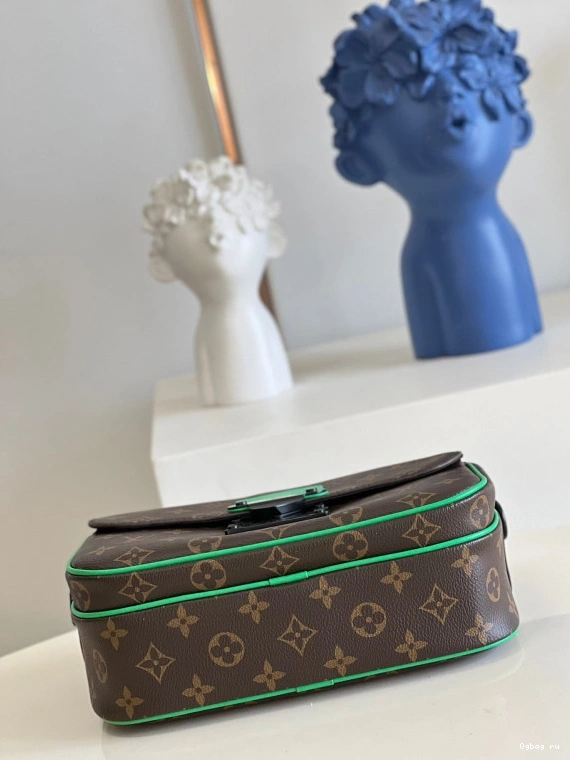 S VUITTON LOCK LOUIS MESSENGER 0819